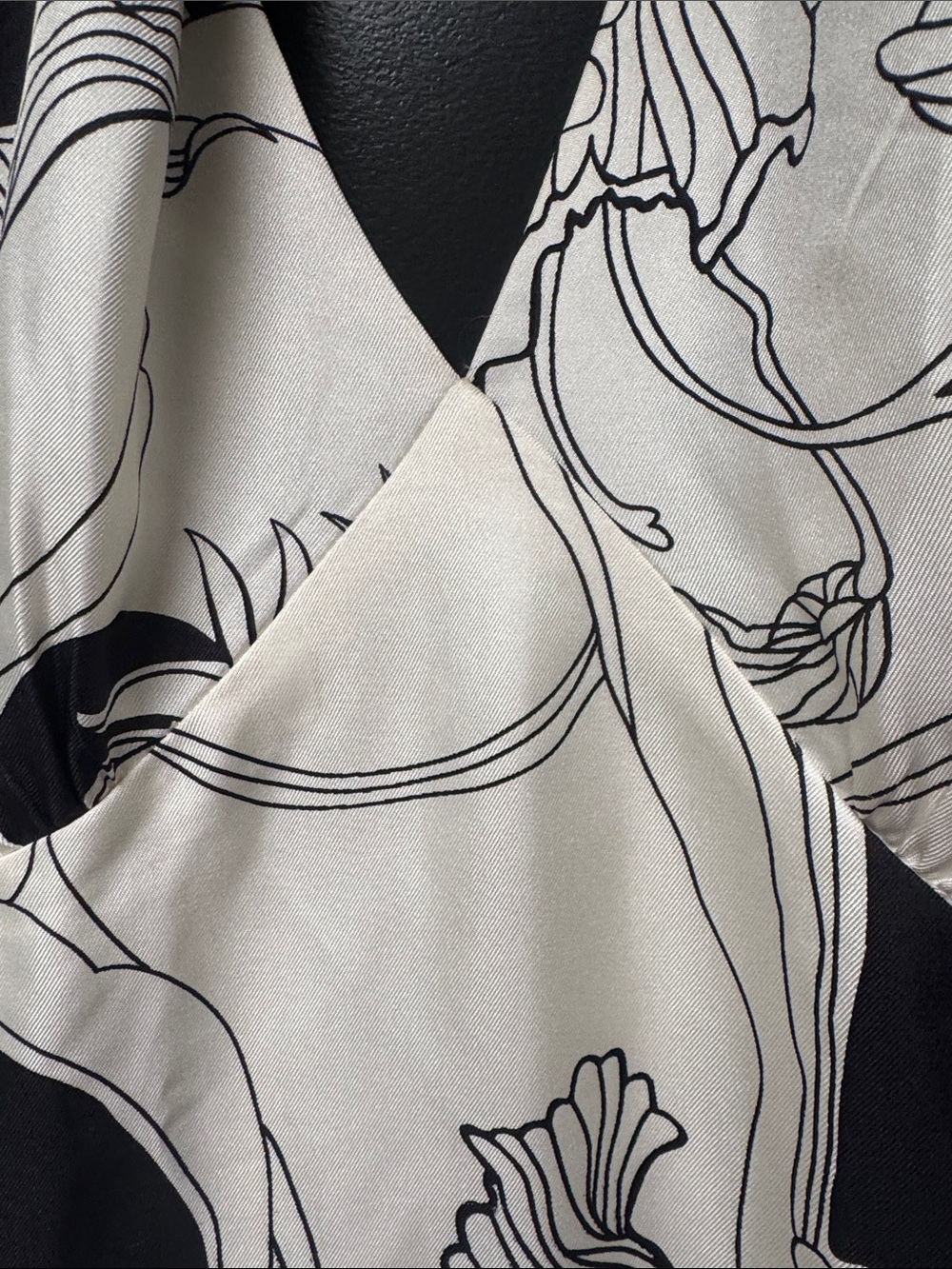 Cute Maggie, London halter silk dress - Picture 2 of 5